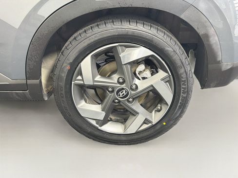 Used 2025 Hyundai Venue SEL FWD image 11