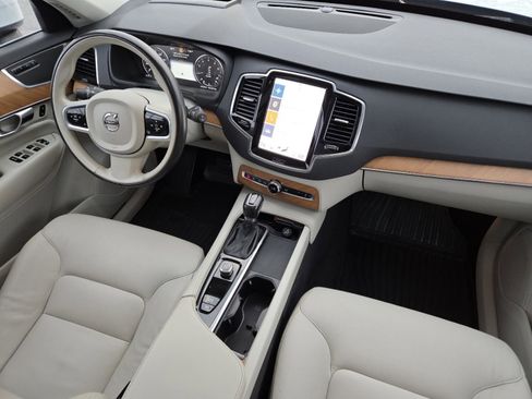 Used 2022 Volvo XC90 T5 Momentum w/ Advanced Package image 28