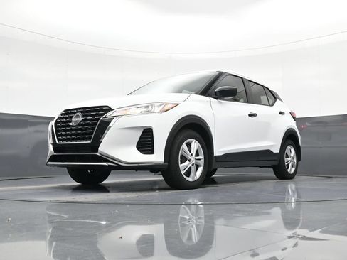 Certified 2025 Nissan Kicks Play S FWD image 21