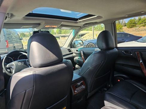 Used 2011 Toyota Highlander Limited w/ Tow Pkg AWD/4WD image 16