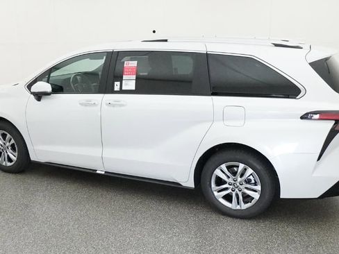 New 2026 Toyota Sienna Limited FWD image 4