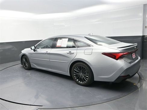 Used 2021 Toyota Avalon XSE image 5