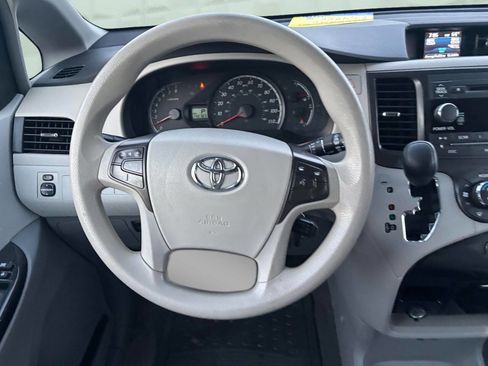 Used 2014 Toyota Sienna LE FWD image 18