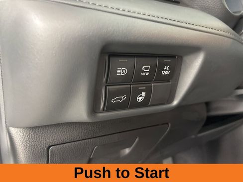 Used 2025 Toyota Highlander XLE image 10