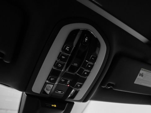 Certified 2026 Porsche Macan AWD/4WD image 44
