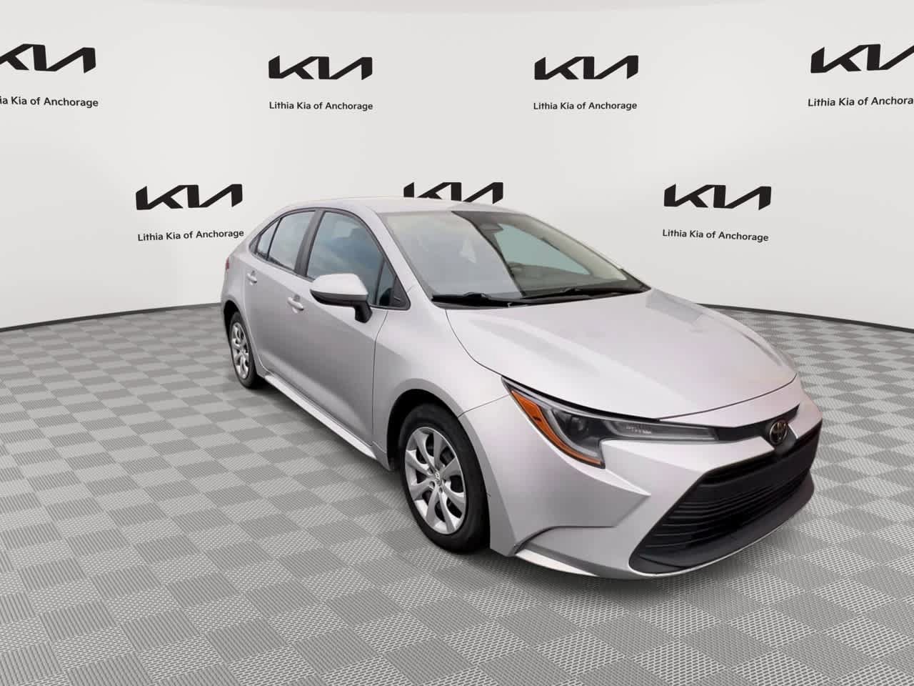 Used 2023 Toyota Corolla LE FWD image 2