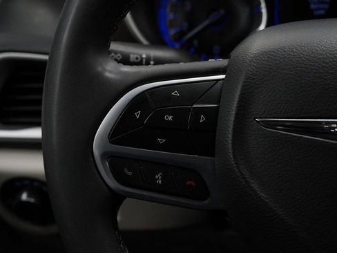 Used 2023 Chrysler Voyager LX image 32