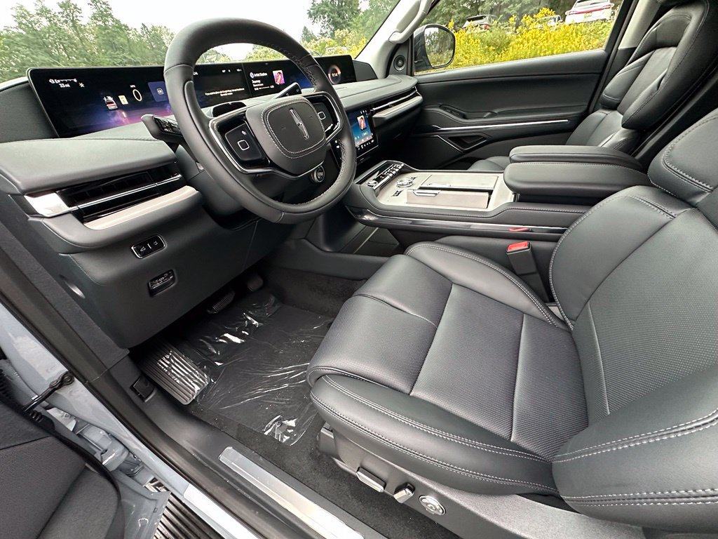 New 2027 Lincoln Navigator Premiere AWD/4WD image 16