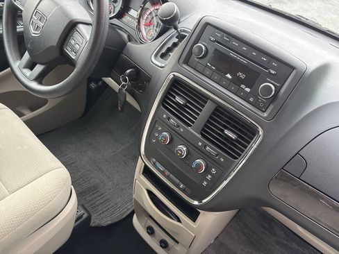 Used 2013 Dodge Grand Caravan American Value Package FWD image 9