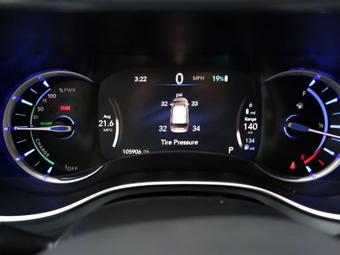 Used 2018 Chrysler Pacifica Limited w/ Advanced Safetytec Group FWD image 29