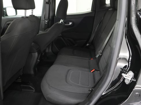 Used 2019 Jeep Renegade Latitude AWD/4WD image 9
