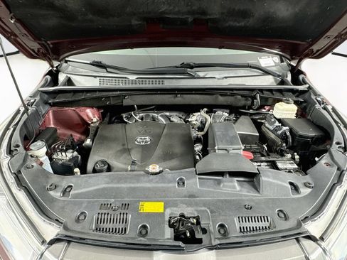 Used 2017 Toyota Highlander XLE AWD/4WD image 34