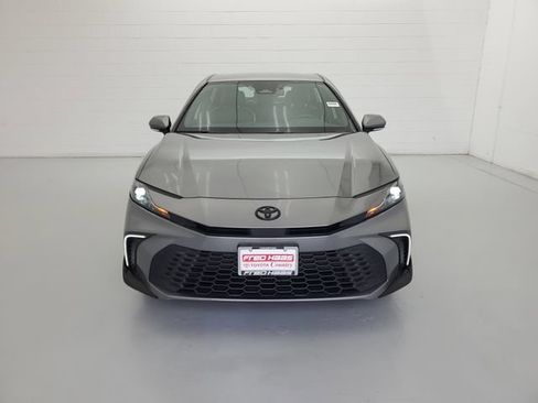 Used 2025 Toyota Camry SE w/ Convenience Package FWD image 3