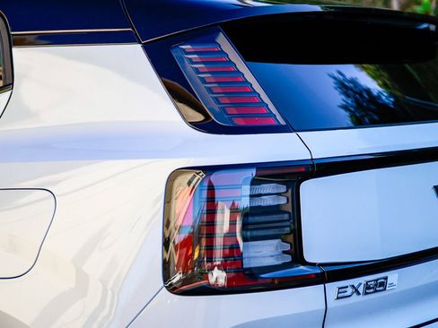 New 2025 Volvo EX30 Plus w/ Protection Package Premier image 7