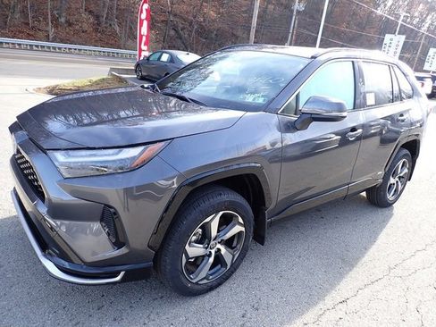 New 2025 Toyota RAV4 SE image 8