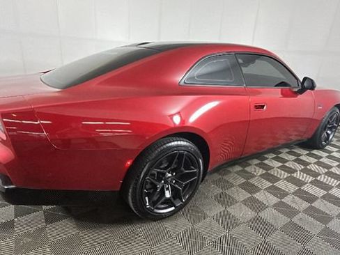 Used 2024 Dodge Charger Daytona R/T w/ Plus Group AWD/4WD image 2