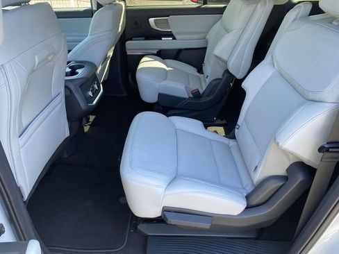 New 2025 Ford Expedition Max Platinum w/ Driver's Package image 11