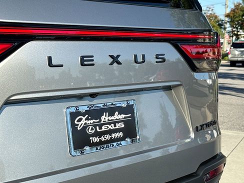 New 2025 Lexus LX 700h Luxury image 9