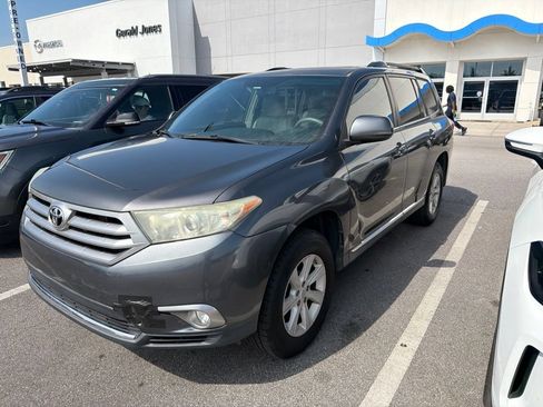 Used 2013 Toyota Highlander SE FWD image 1