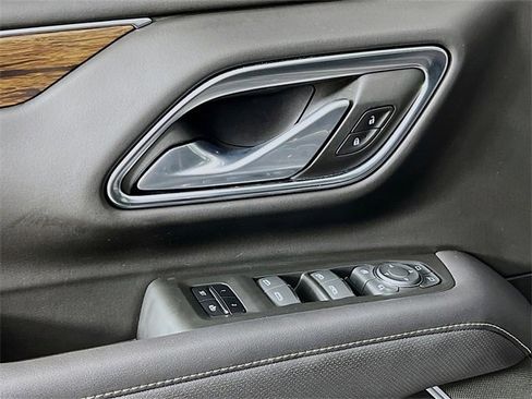 Used 2022 Chevrolet Suburban Premier image 9