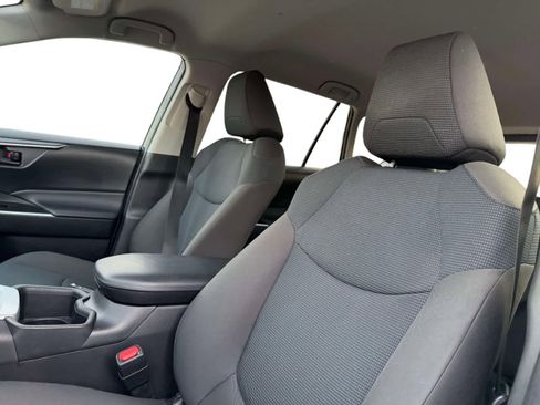 Used 2023 Toyota RAV4 LE image 8