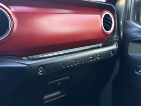 Used 2023 Jeep Wrangler Unlimited Rubicon w/ LED Lighting Group AWD/4WD image 40