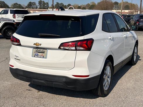 Used 2022 Chevrolet Equinox LS w/ LS Convenience Package image 3