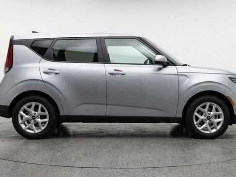 Used 2025 Kia Soul LX w/ LX Technology Package image 11