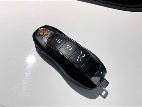 Used 2021 Porsche Macan S image 36