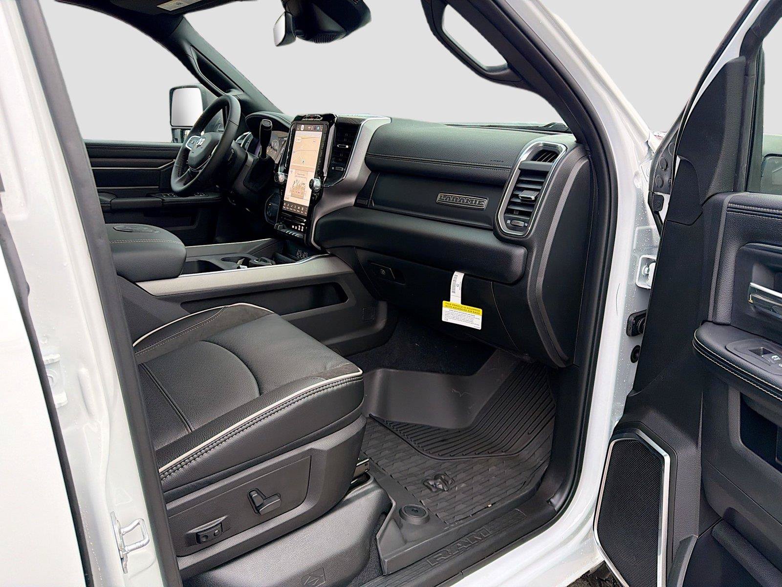 New 2026 RAM 2500 Laramie AWD/4WD image 13