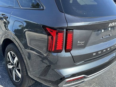 Used 2022 Kia Sorento S FWD image 11