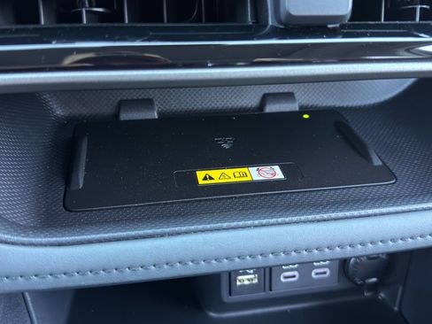 Used 2025 Toyota Highlander Limited image 30