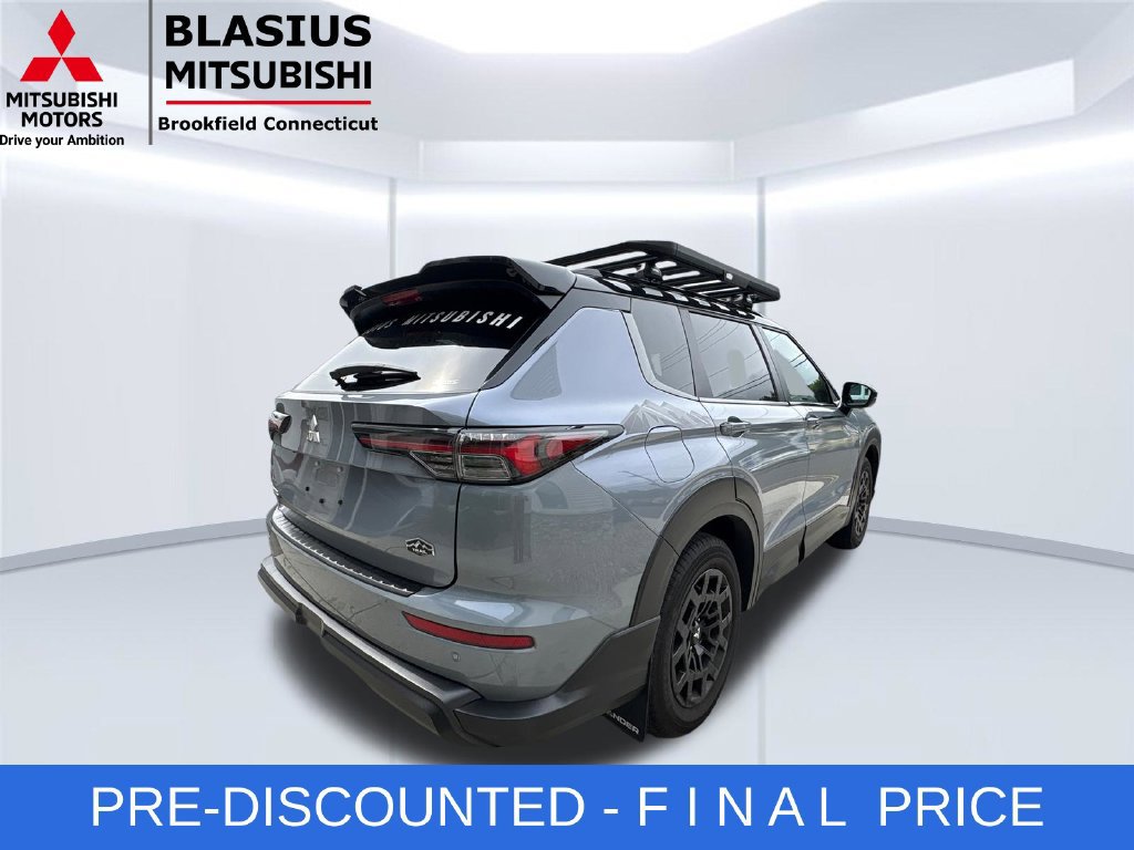 Used 2025 Mitsubishi Outlander AWD image 10