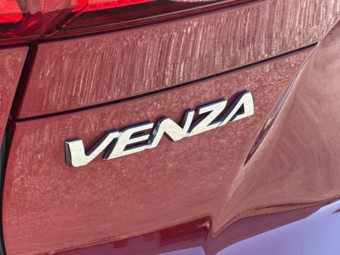 Used 2024 Toyota Venza Limited image 29