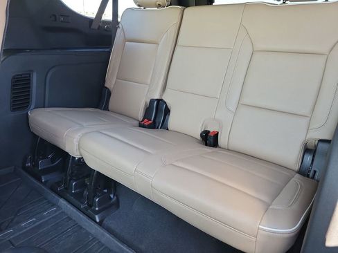 Used 2024 Chevrolet Suburban Premier image 25