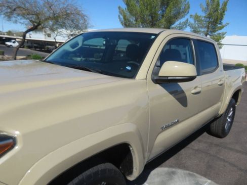 Used 2016 Toyota Tacoma SR5 w/ SR5 Appearance Package (SN) image 8