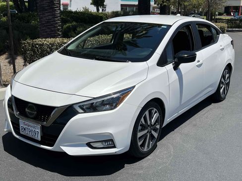 Used 2020 Nissan Versa SR FWD image 34