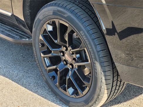 Used 2022 GMC Yukon XL SLT image 7