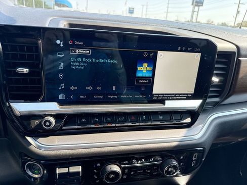 Used 2024 Chevrolet Silverado 1500 High Country image 16