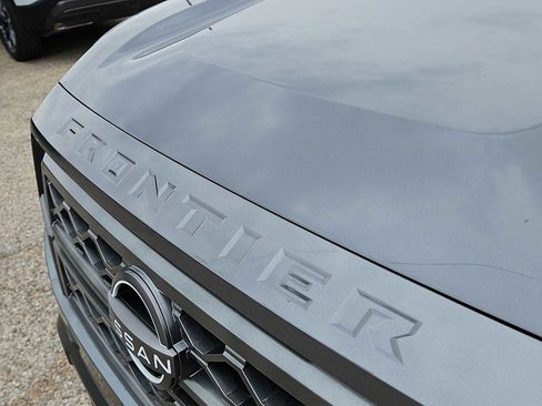 Used 2022 Nissan Frontier SV image 11