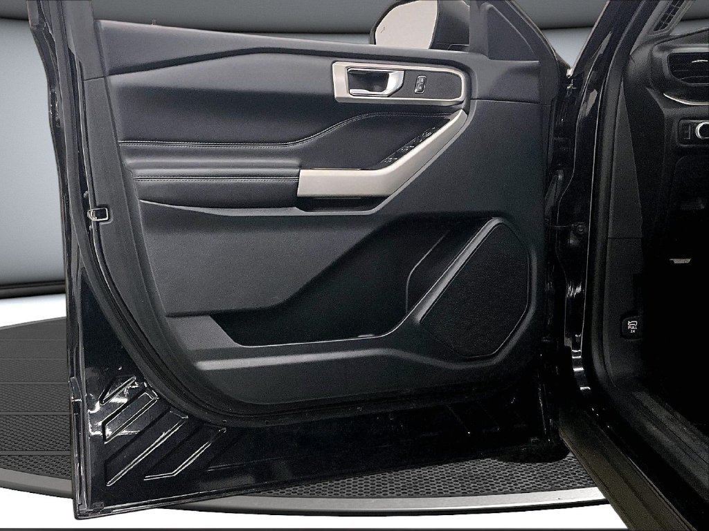 Used 2021 Ford Explorer XLT AWD/4WD image 19