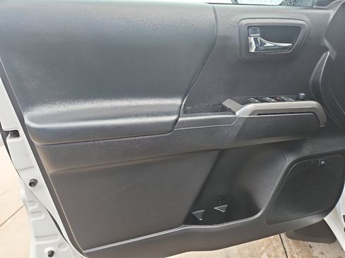 Used 2023 Toyota Tacoma Limited w/ Black Out Package (TMS) image 15