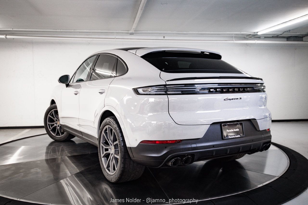 Certified 2024 Porsche Cayenne S AWD/4WD image 3
