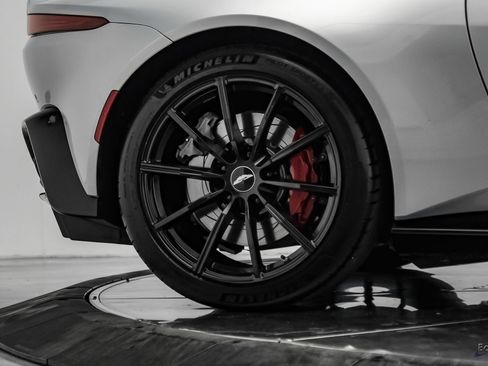 Used 2019 Aston Martin V8 Vantage Coupe RWD image 85