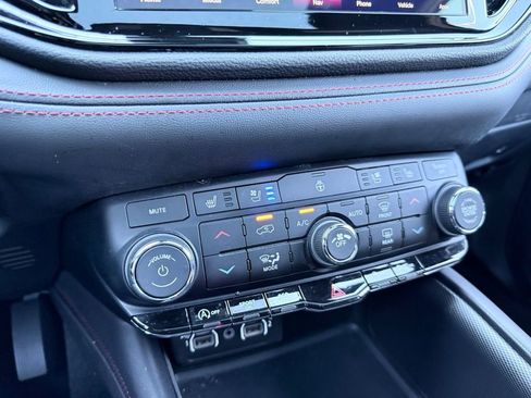 Used 2024 Dodge Durango GT image 22