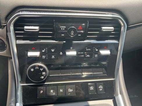 Used 2025 Nissan Armada Platinum Reserve RWD image 14
