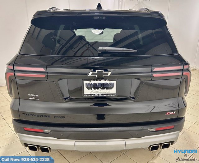Used 2025 Chevrolet Traverse Z71 w/ Enhanced Driving Package AWD/4WD image 4