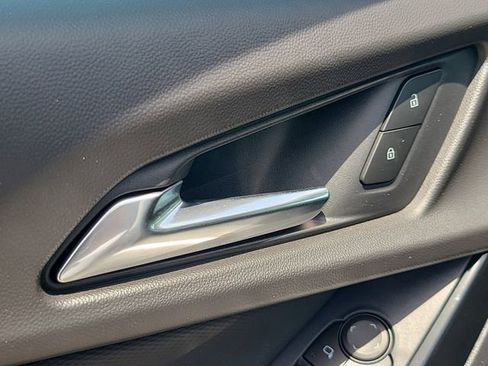 New 2026 Chevrolet Equinox LT w/ Convenience Package II FWD image 15