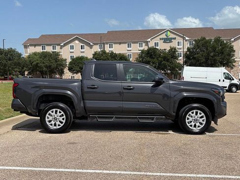 Used 2025 Toyota Tacoma SR5 AWD/4WD image 4