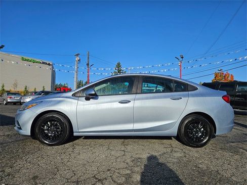 Used 2018 Chevrolet Cruze LS image 6